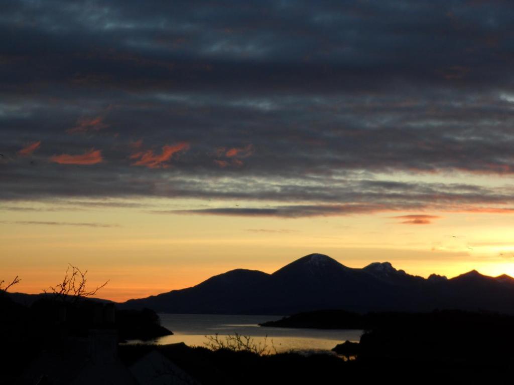 Creag Dubh Bed & Breakfast Kyle of Lochalsh Exterior photo